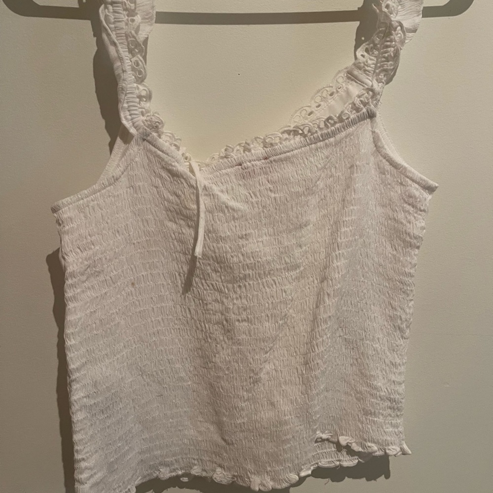 Guess top nwot​​​​​ - Picture 6 of 6
